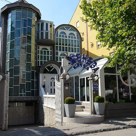 泽那瓦酒店 克拉古耶瓦茨 外观 照片